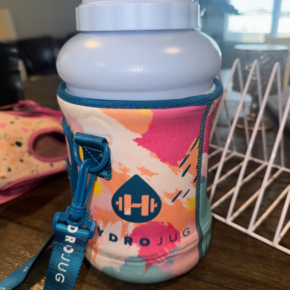 Color swatched Hydrojug Sleeve